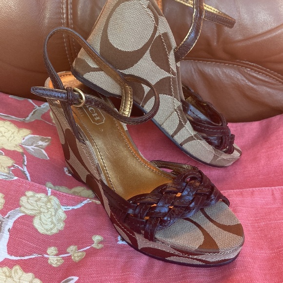 Coach size 6 wedge high heels shoes great condition. - Picture 4 of 17